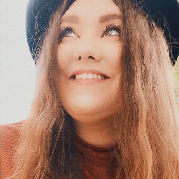 Meet your Posher, Leigh - Picture 1 of 1